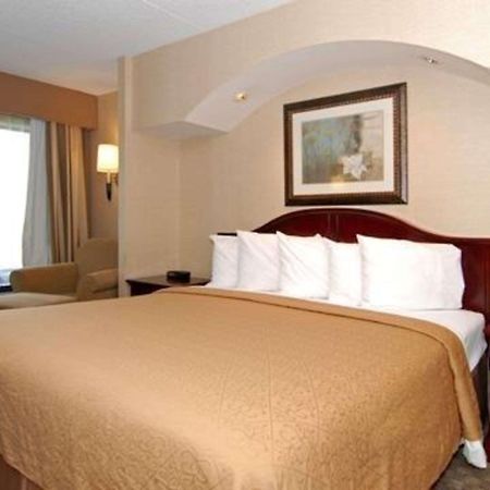 Quality Inn & Suites Bensalem Bilik gambar