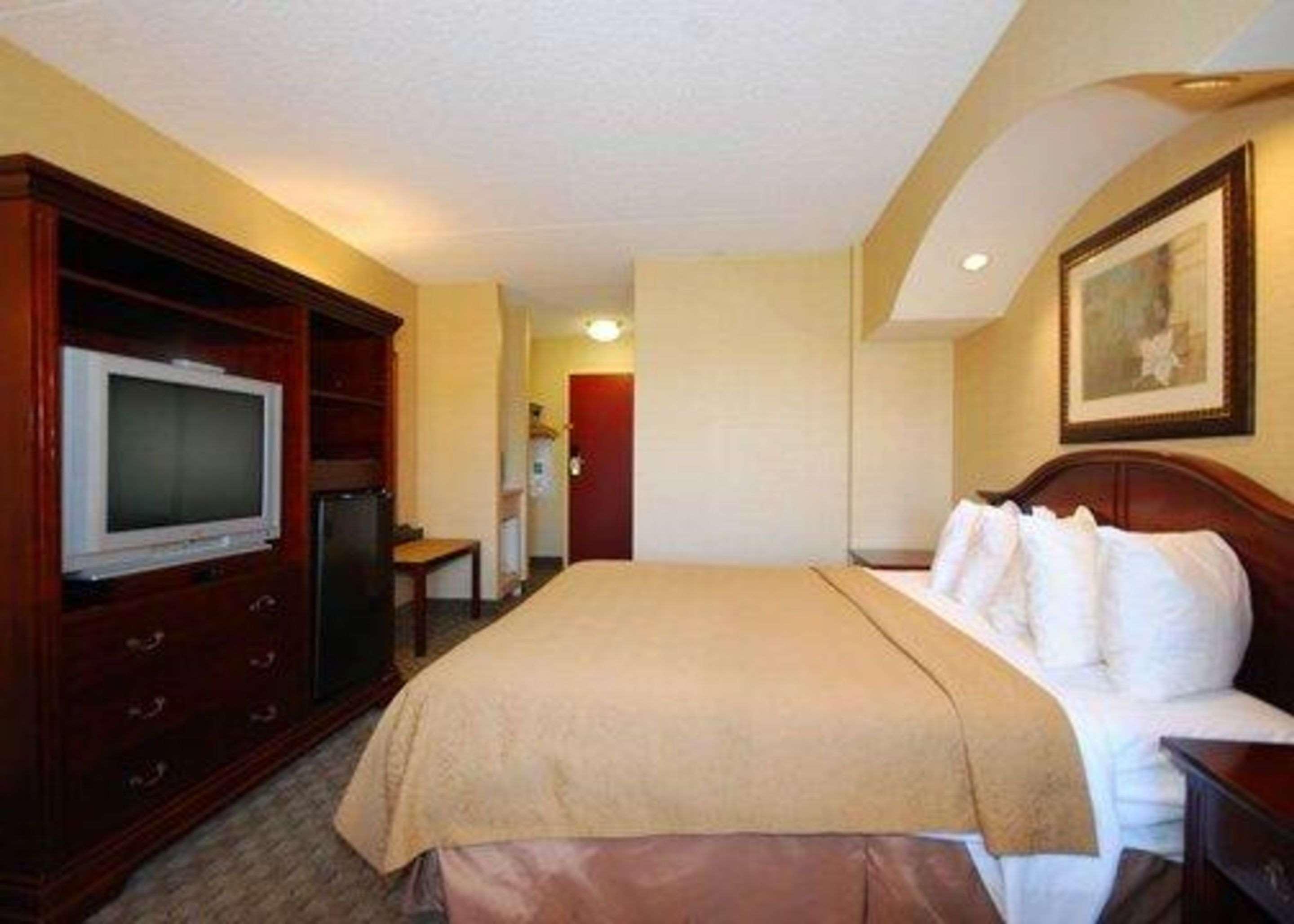 Quality Inn & Suites Bensalem Luaran gambar