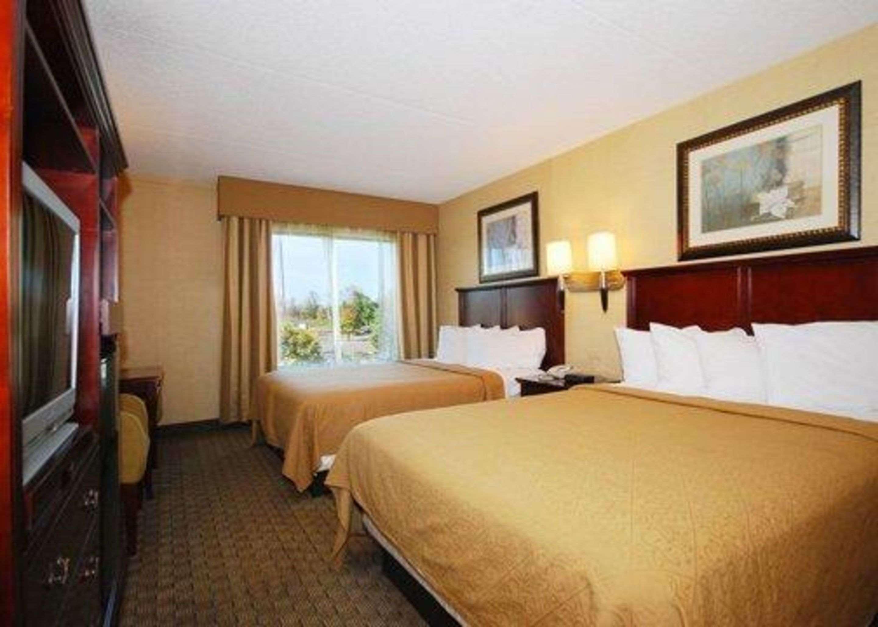 Quality Inn & Suites Bensalem Luaran gambar