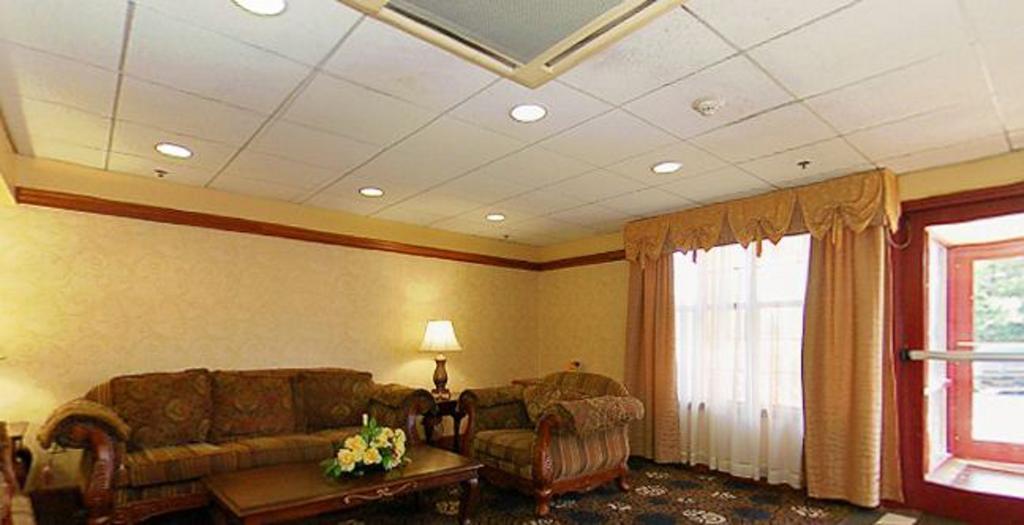 Quality Inn & Suites Bensalem Luaran gambar