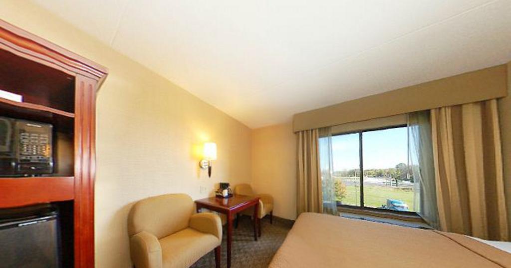Quality Inn & Suites Bensalem Luaran gambar
