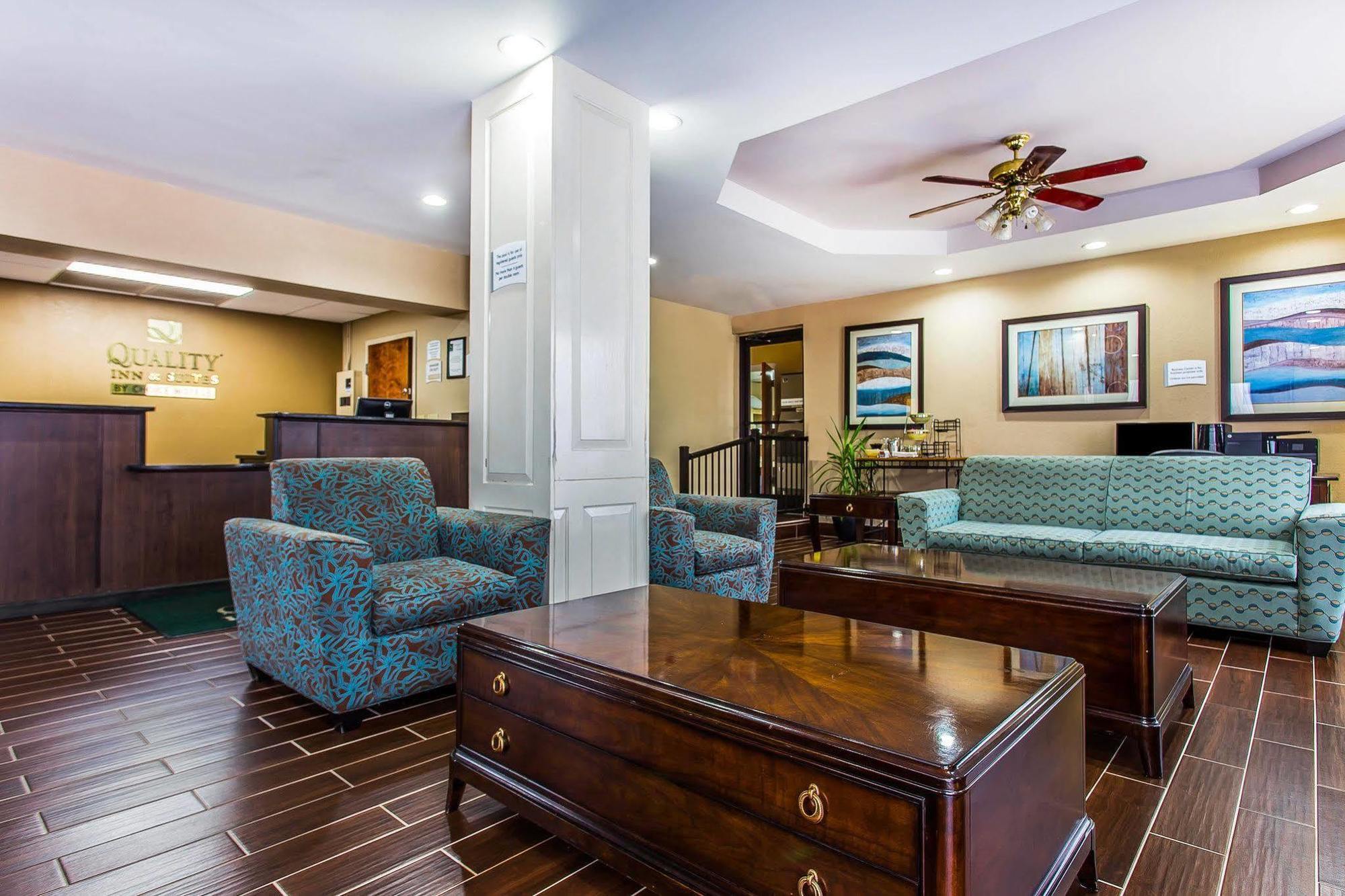 Quality Inn & Suites Bensalem Luaran gambar