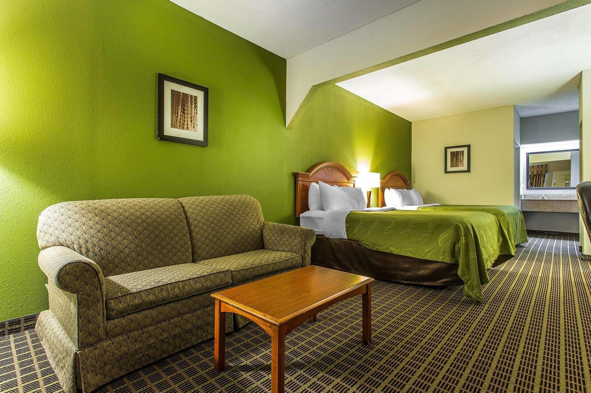 Quality Inn & Suites Bensalem Luaran gambar