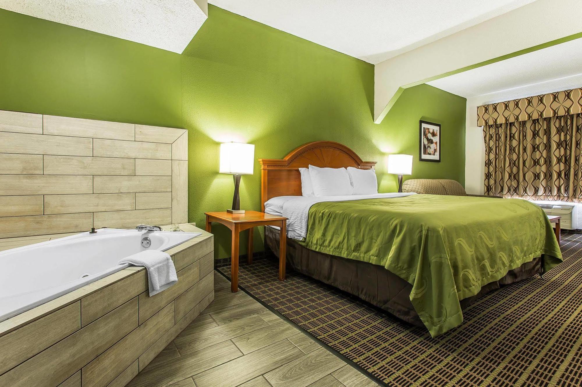Quality Inn & Suites Bensalem Luaran gambar